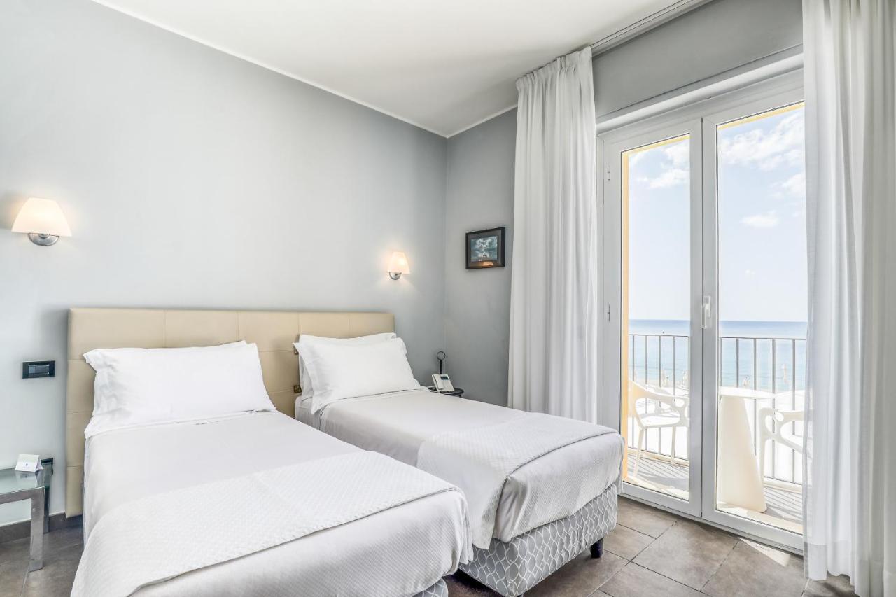 Hotel Albatros ヴァリゴッティ エクステリア 写真