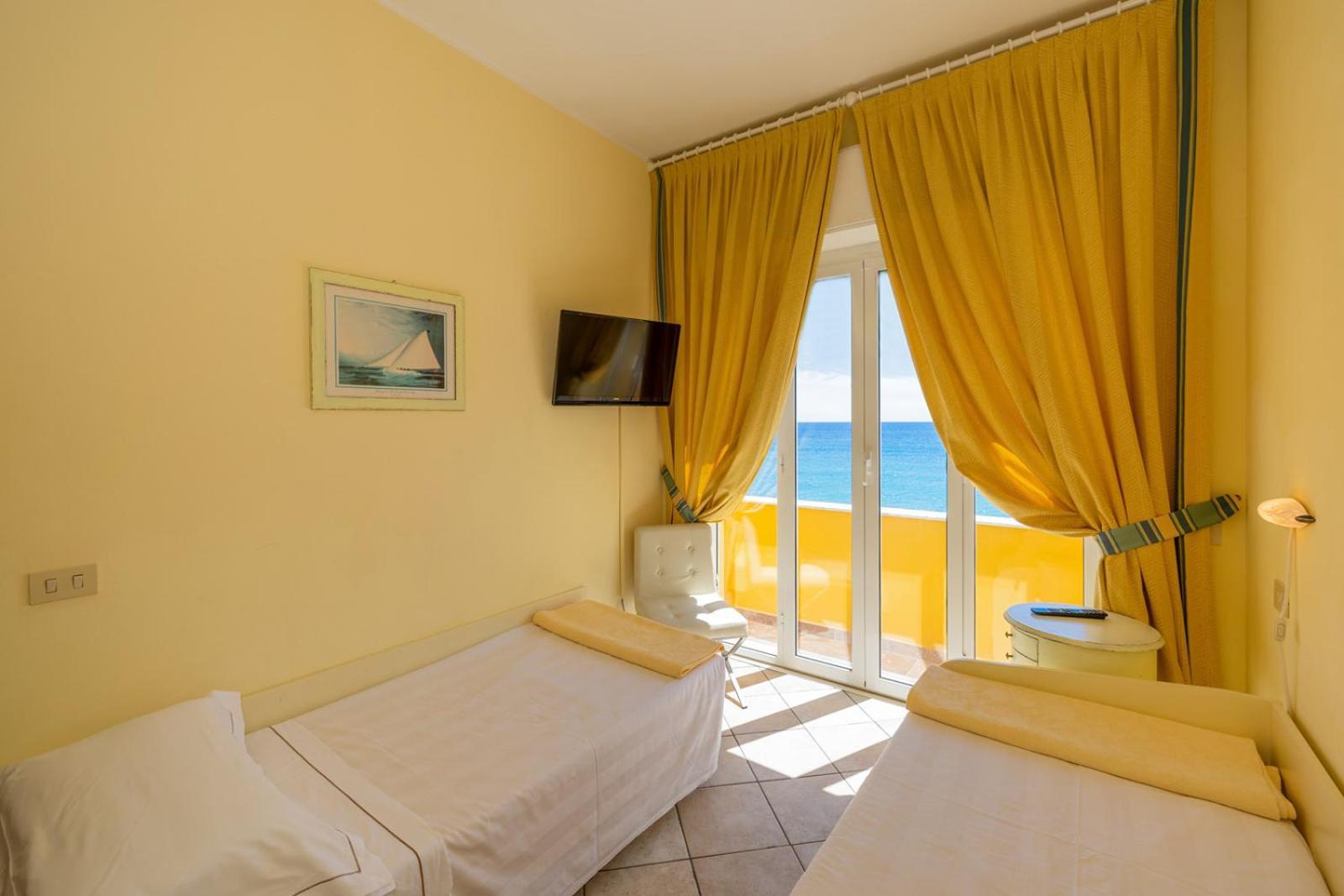 Hotel Albatros ヴァリゴッティ エクステリア 写真