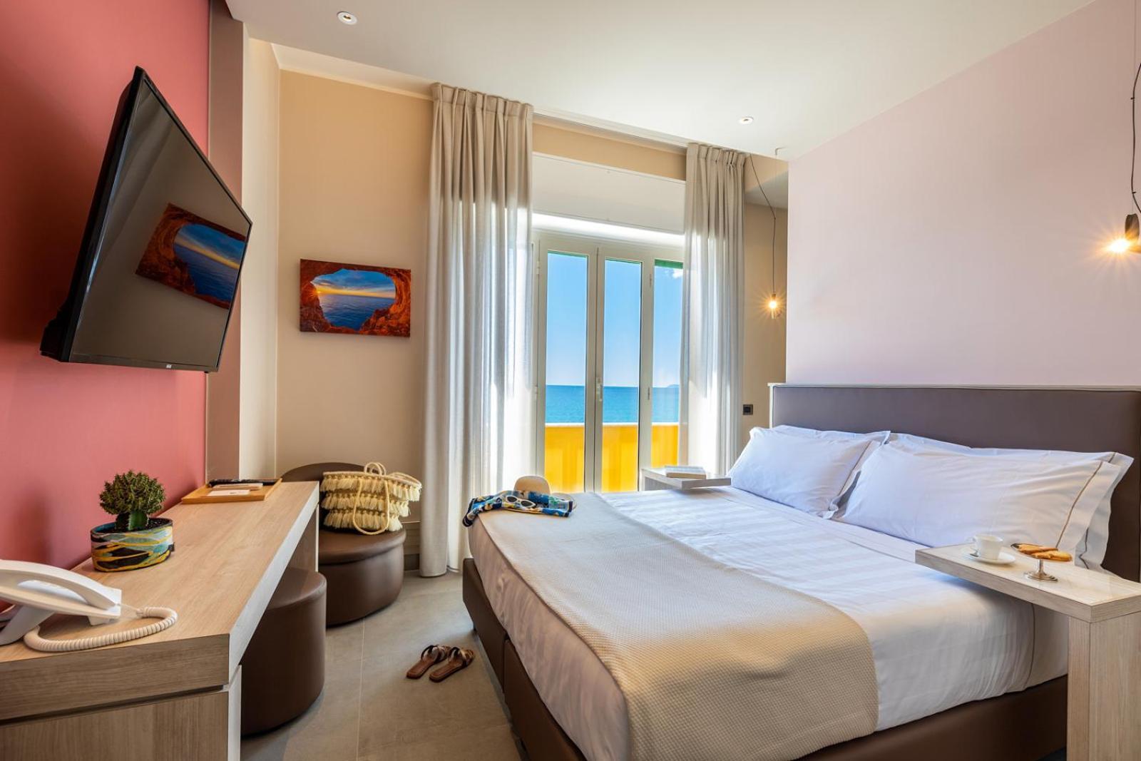 Hotel Albatros ヴァリゴッティ エクステリア 写真